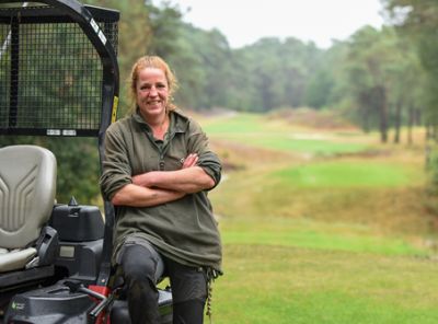 Desirée Mouw, namens De Enk Groen & Golf greenkeeper op Het Rijk van Nunspeet