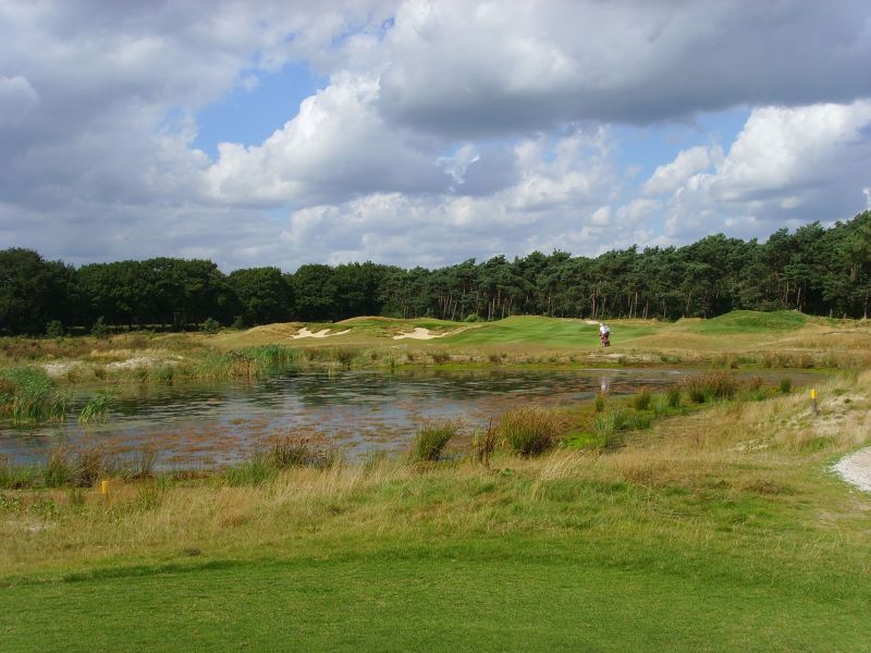 Oever op Golfbaan Stippelberg