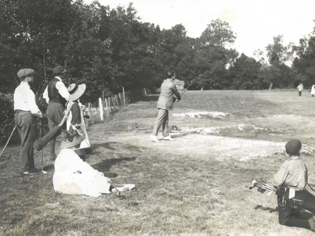 Van Tets drivend op Haagsche golf