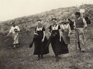 Caddies op de golfbaan van de Domburgsche Golfclub