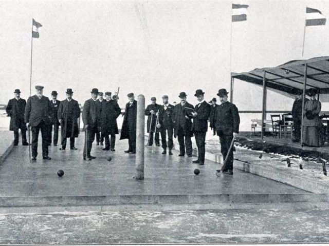 IJswedstrijd van de kolfclub 'Onder Ons' uit Krommenie, 27 januari 1907