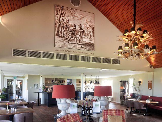 Jan Luyken in clubhuis Old Course Loenen