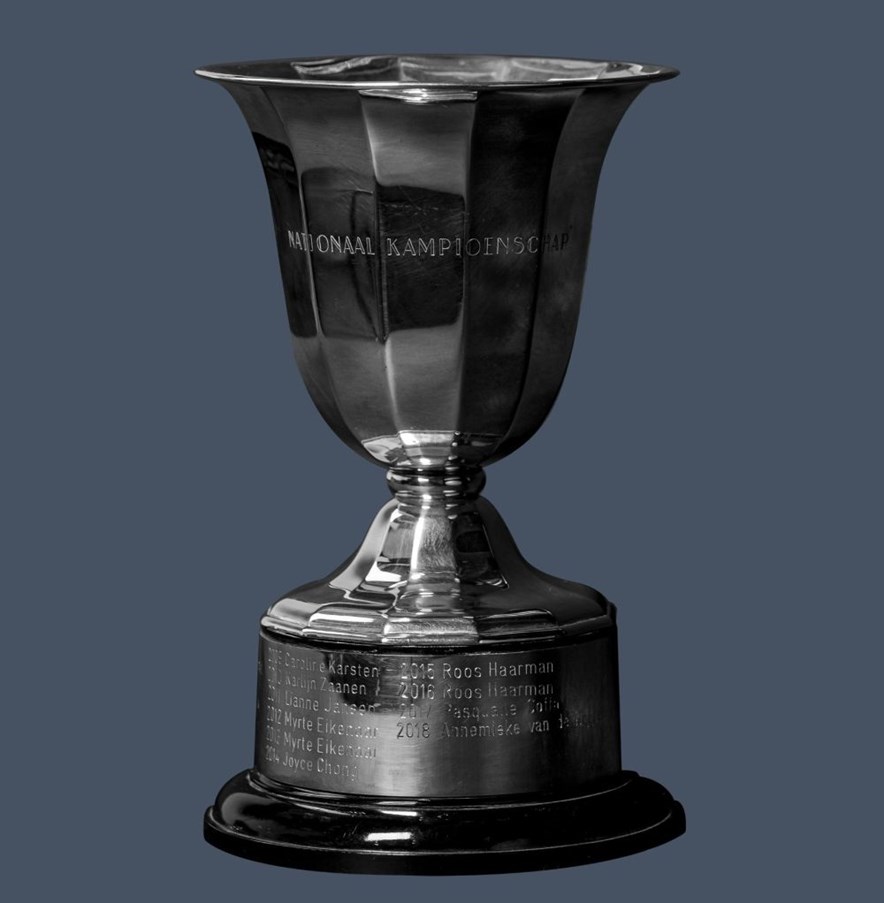 De huidige beker van het nationaal dames kampioenschap