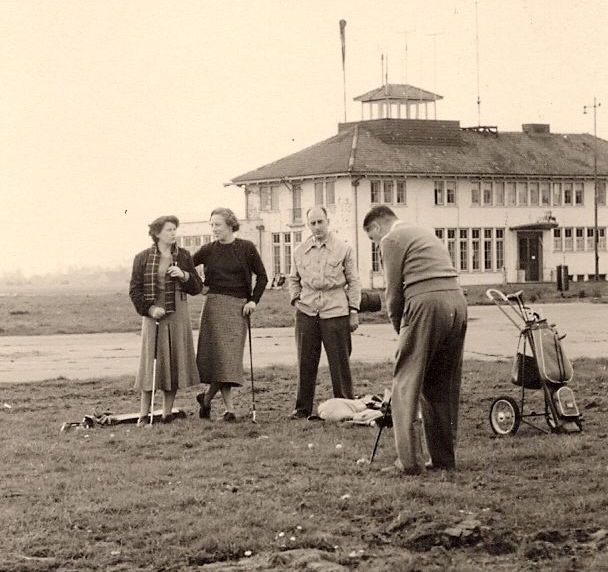 De eerste golfbaan van de Noord-Nederlandse Golf & Country Club (NNG&CC) op vliegveld Eelde