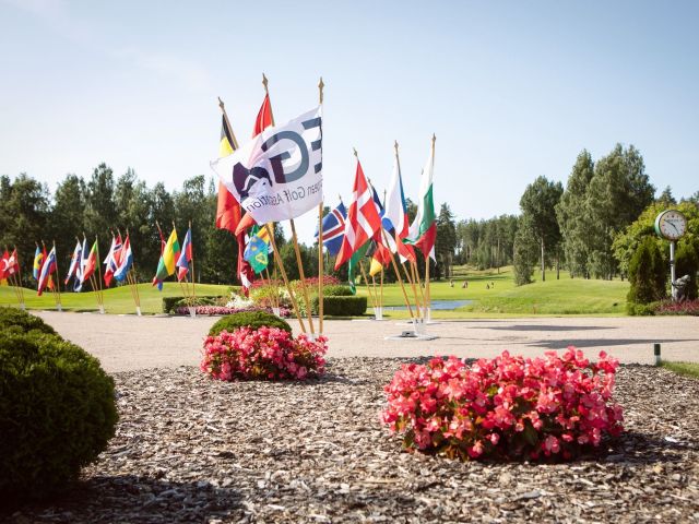 Vlaggen op golfbaan