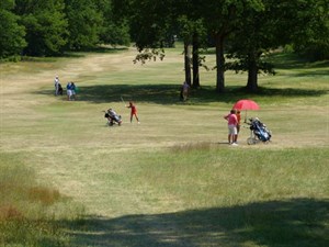 Golfspelers op een warme dag