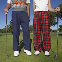 Golfers met rode en blauwe broek